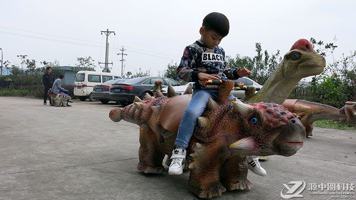 仿真恐龍小車