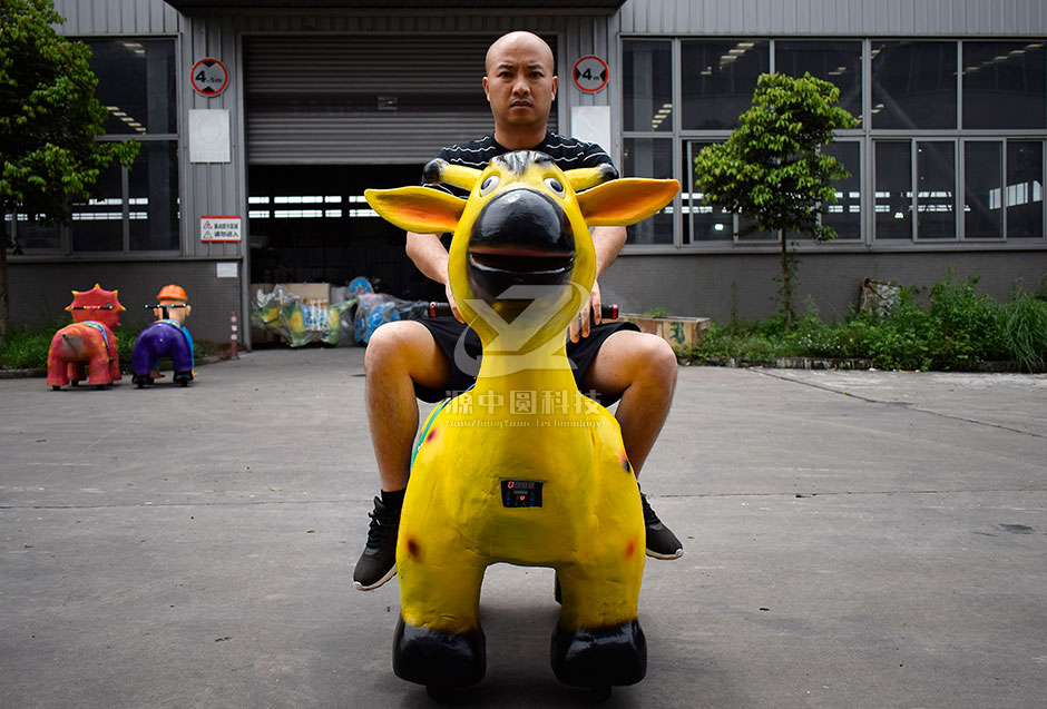 小鹿電動(dòng)車，小鹿童車，商場(chǎng)騎的小鹿