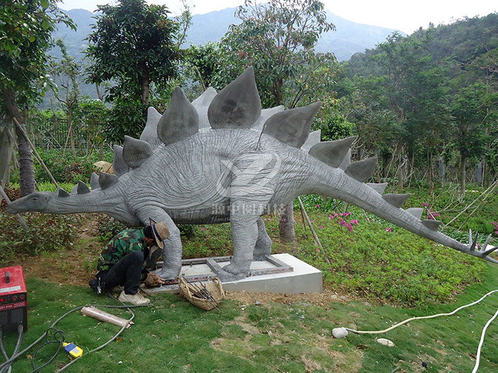 水泥雕塑劍龍制作，水泥恐龍制作